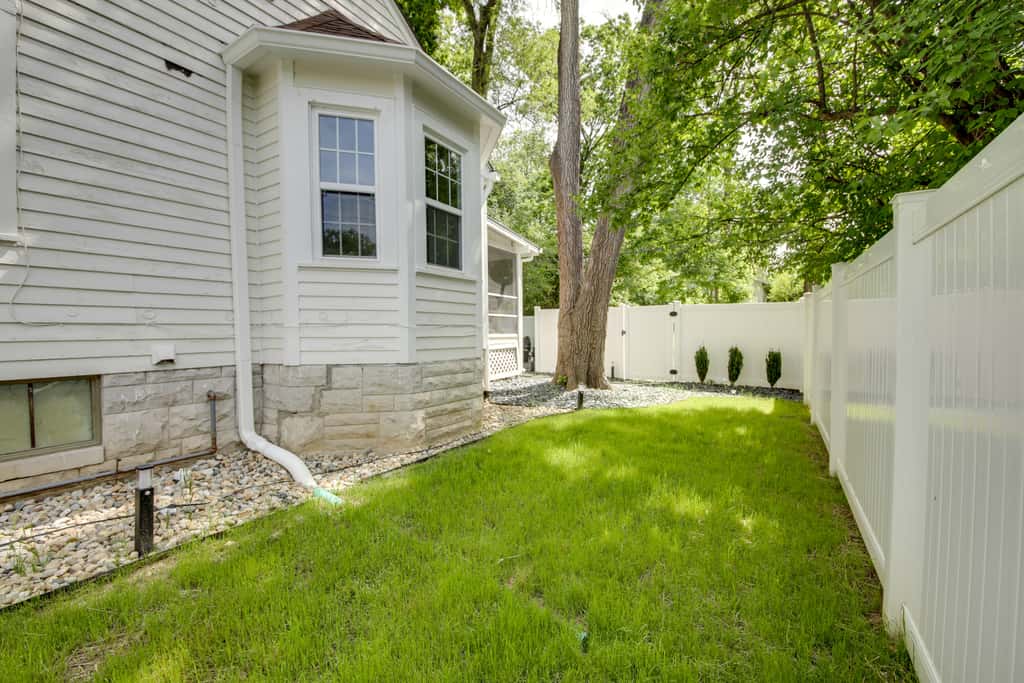 Bloomington Bungalow - Steps to Campus!