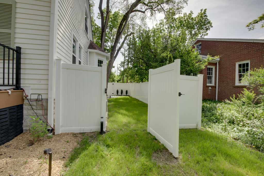 Bloomington Bungalow - Steps to Campus!
