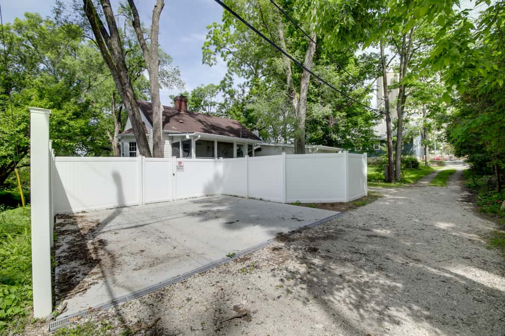 Bloomington Bungalow - Steps to Campus!