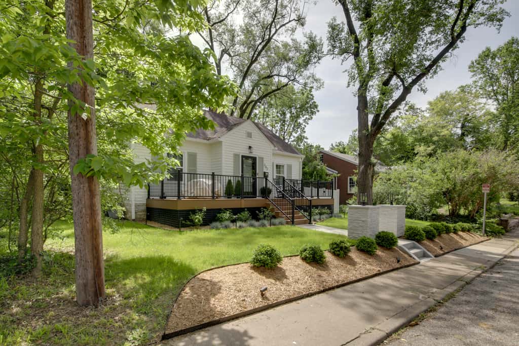 Bloomington Bungalow - Steps to Campus!