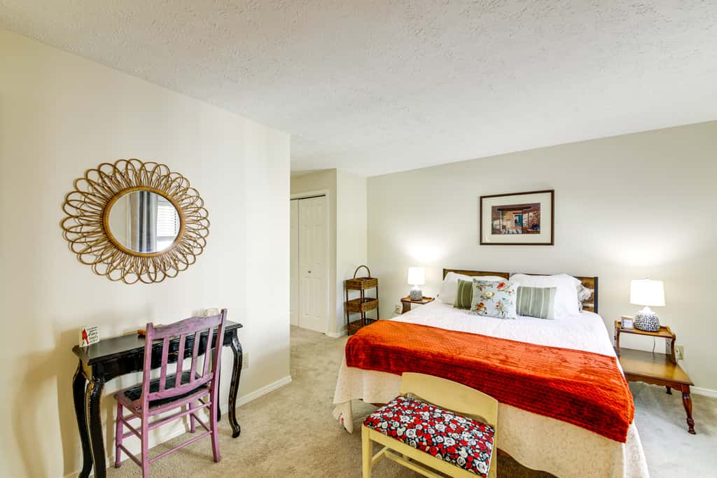 3 Mi to IU: Dog-Friendly Condo w/ Pool Access!