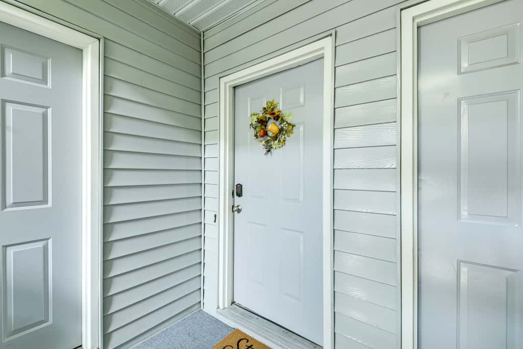 3 Mi to IU: Dog-Friendly Condo w/ Pool Access!