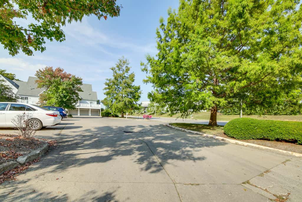 3 Mi to IU: Dog-Friendly Condo w/ Pool Access!