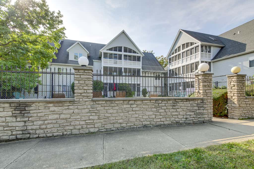 3 Mi to IU: Dog-Friendly Condo w/ Pool Access!