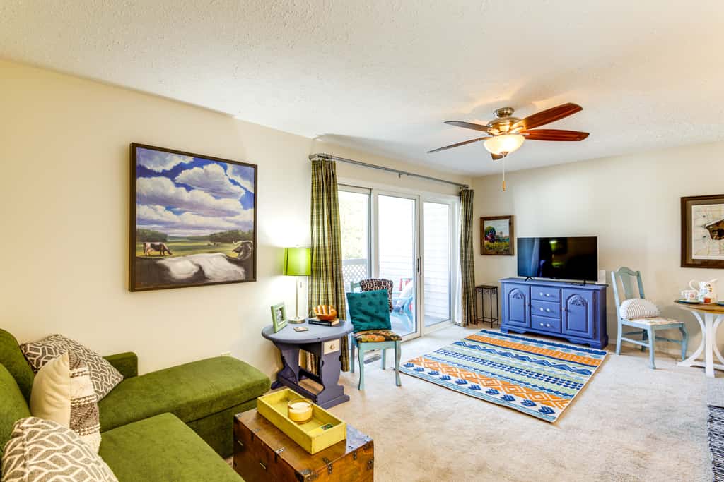 3 Mi to IU: Dog-Friendly Condo w/ Pool Access!