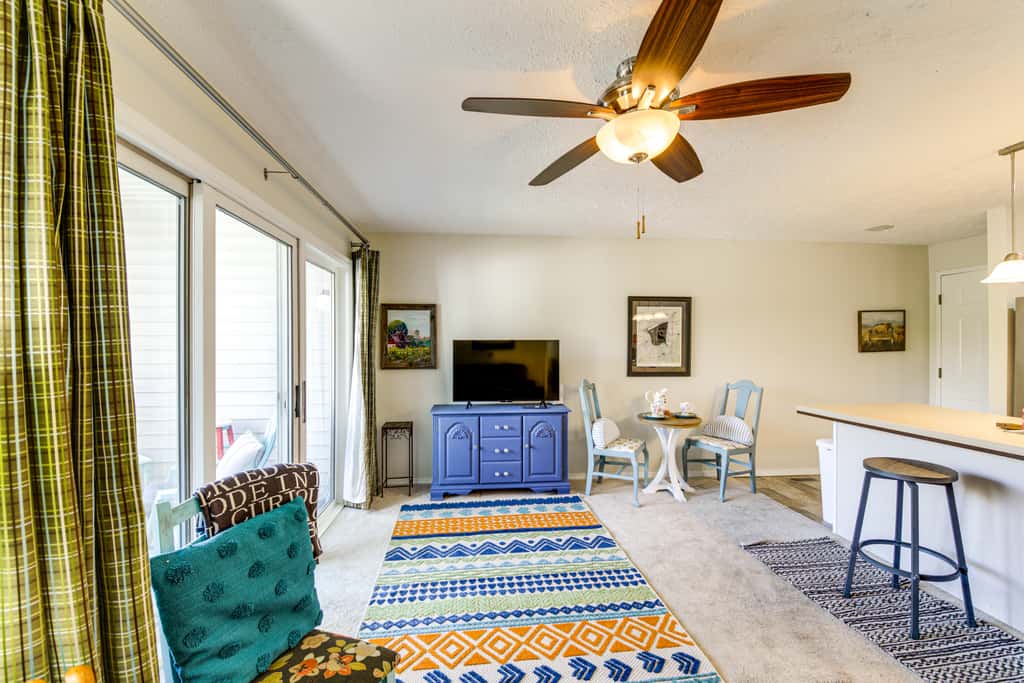 3 Mi to IU: Dog-Friendly Condo w/ Pool Access!