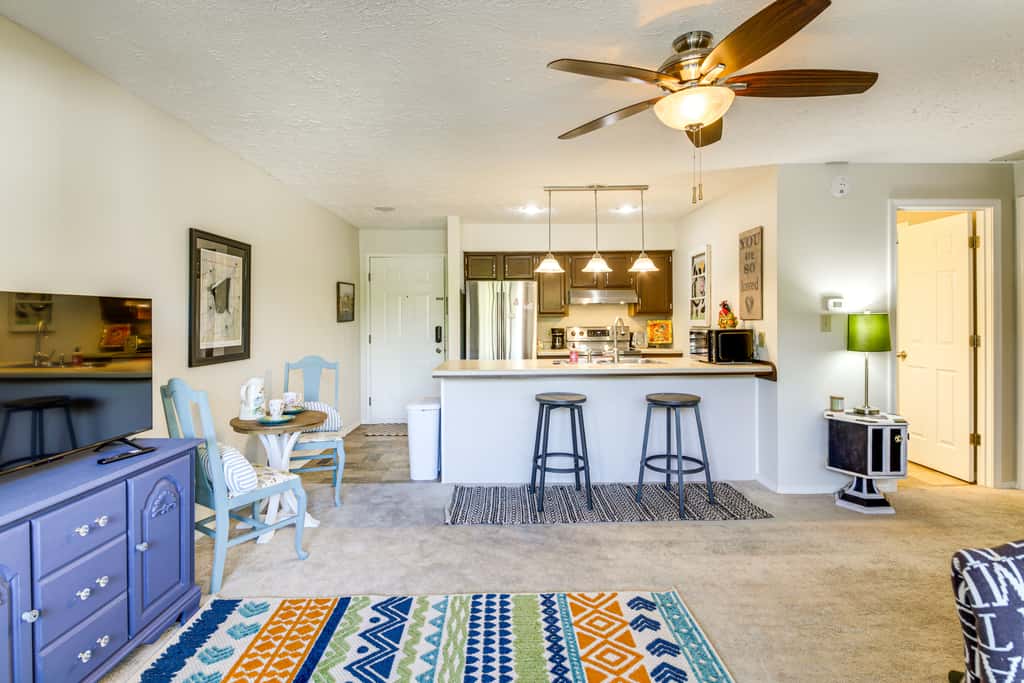 3 Mi to IU: Dog-Friendly Condo w/ Pool Access!