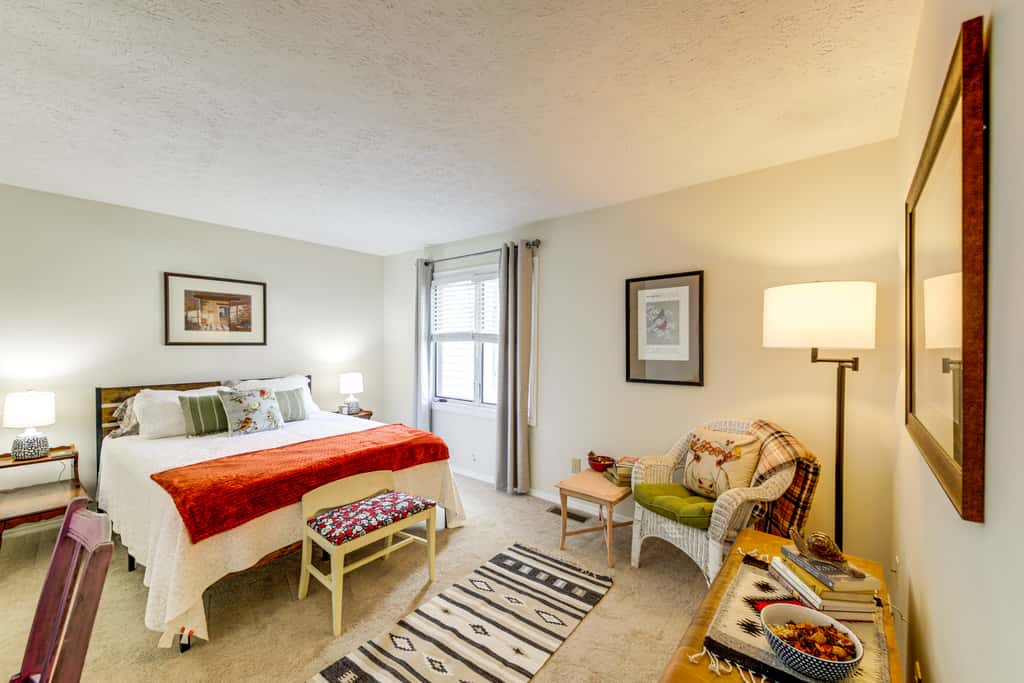 3 Mi to IU: Dog-Friendly Condo w/ Pool Access!
