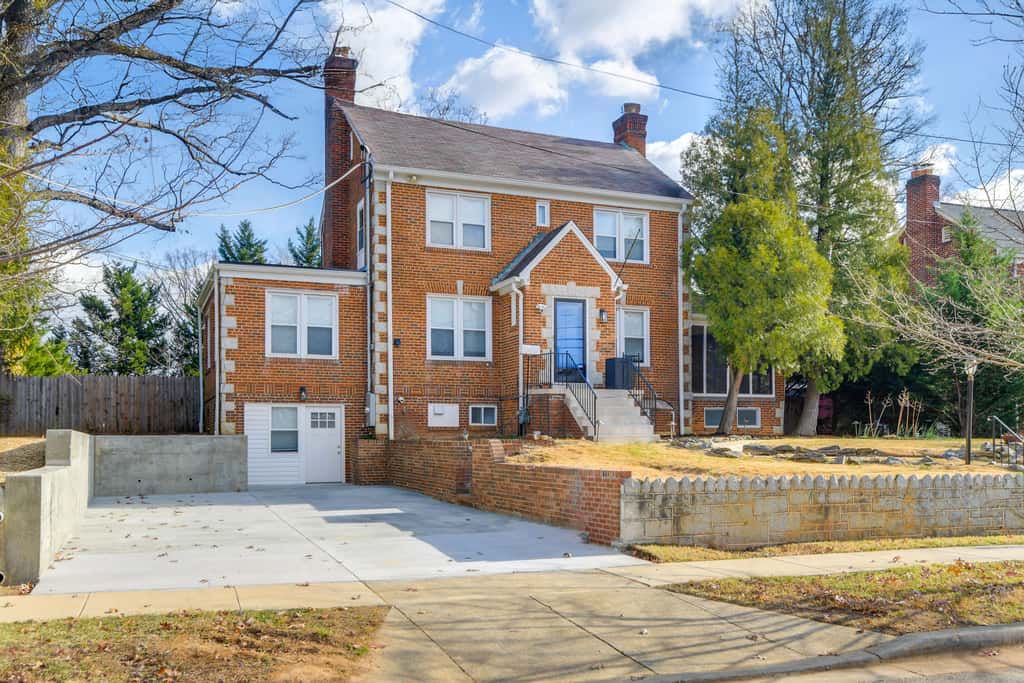 8 Mi to DC: Cheverly Apt w/ Easy Metro Access