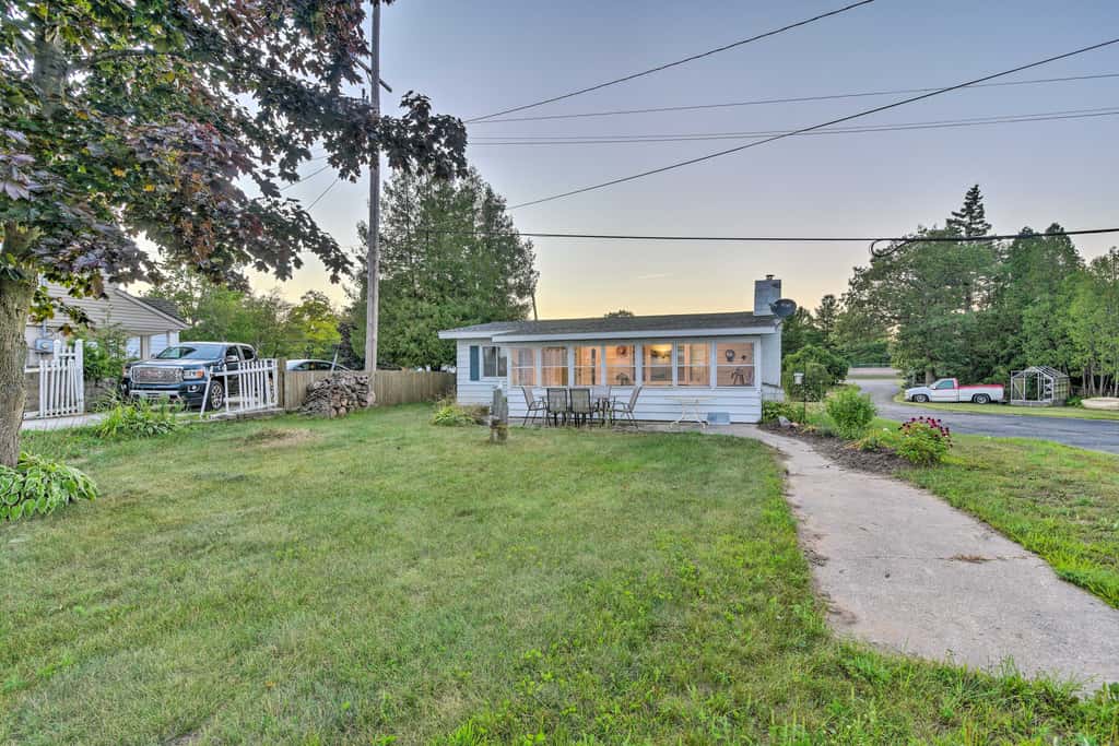 East Tawas Cabin w/ Lake Huron Access & Views