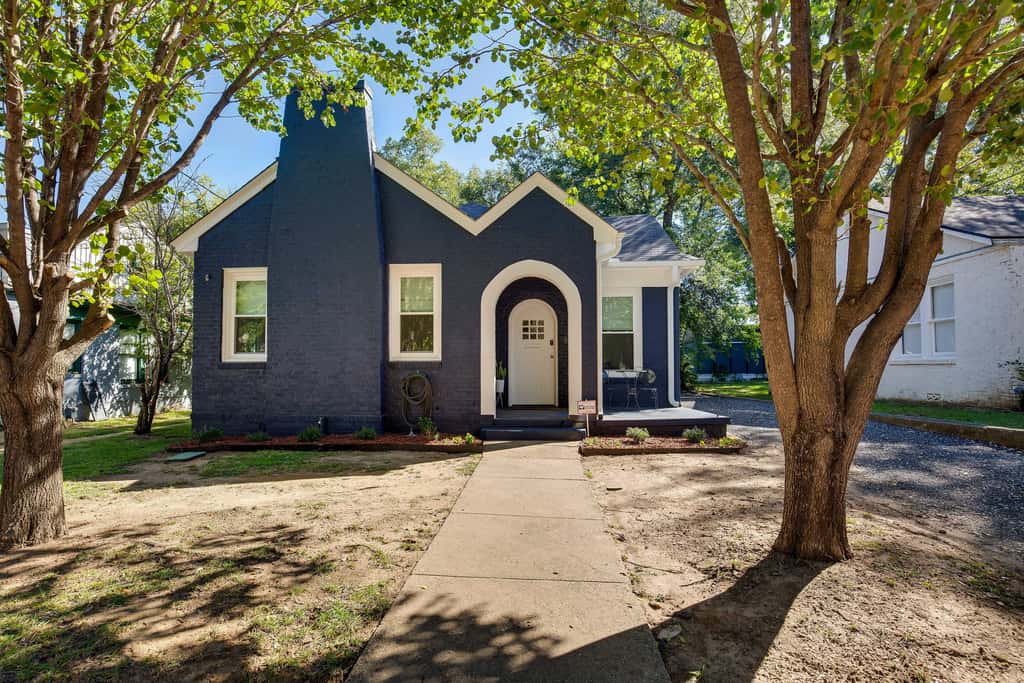 Walkable Tyler House w/ Deck: 1/2 Mi to Downtown!
