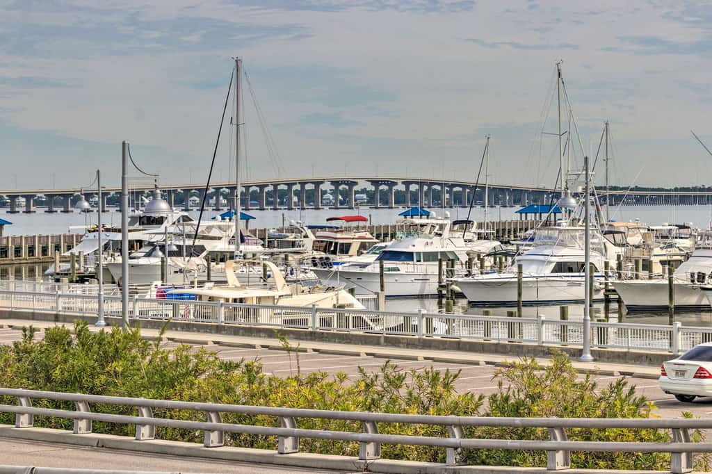 Old Town Getaway, Walk to Shopping, Dining & Bay!