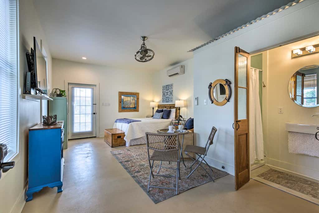 Old Town Getaway, Walk to Shopping, Dining & Bay!