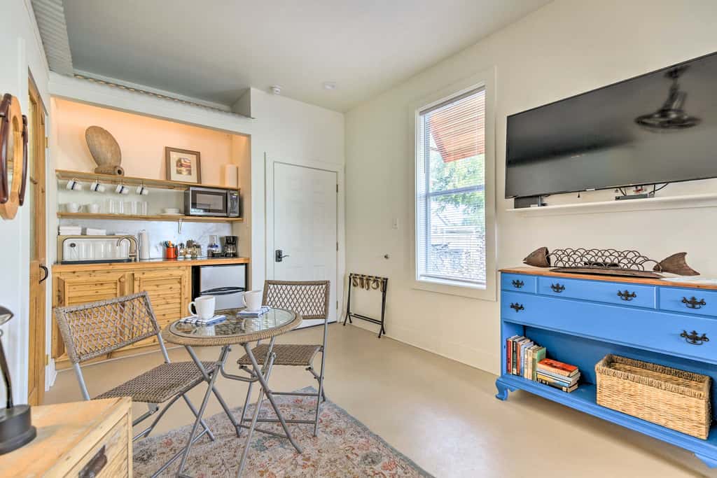 Old Town Getaway, Walk to Shopping, Dining & Bay!