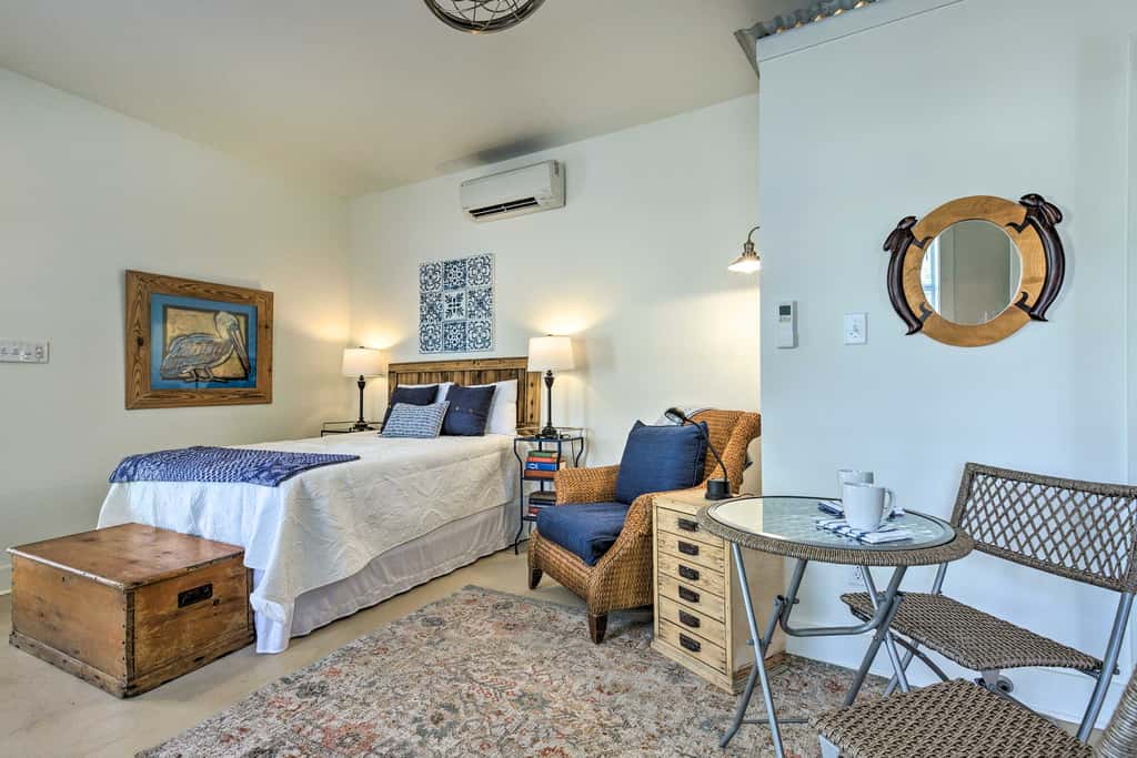 Old Town Getaway, Walk to Shopping, Dining & Bay!