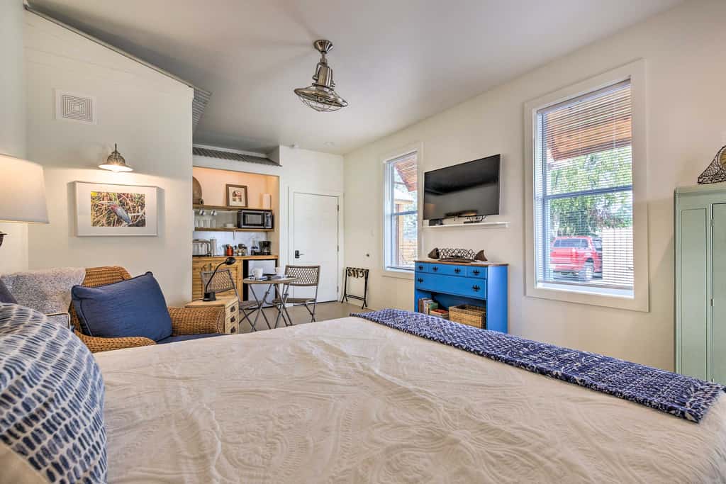 Old Town Getaway, Walk to Shopping, Dining & Bay!