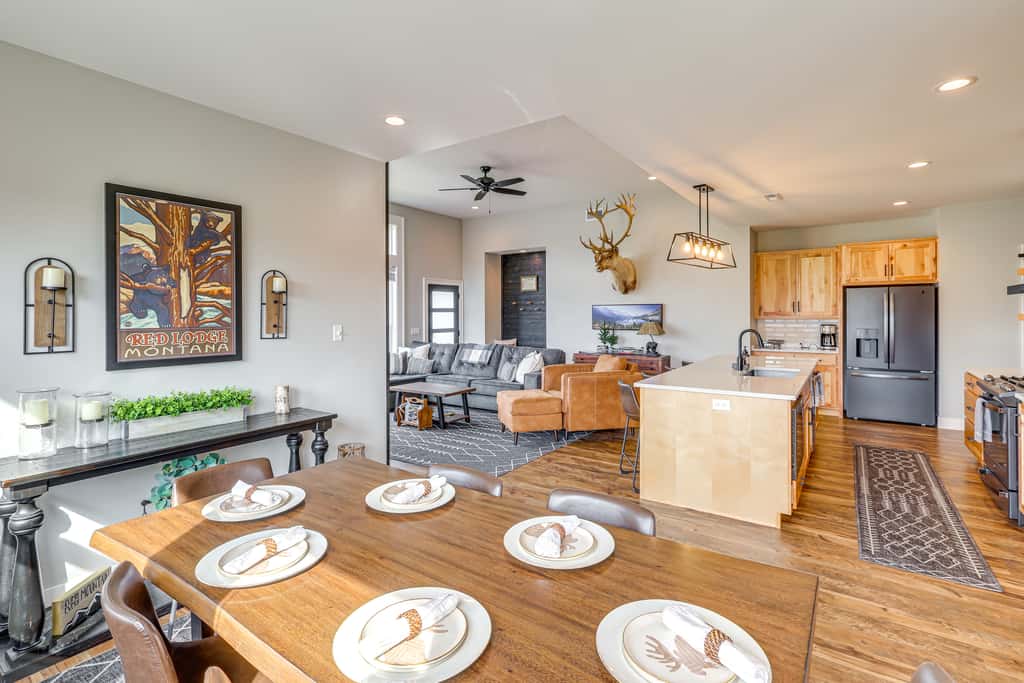 Stylish Montana Vacation Rental w/ Private Hot Tub