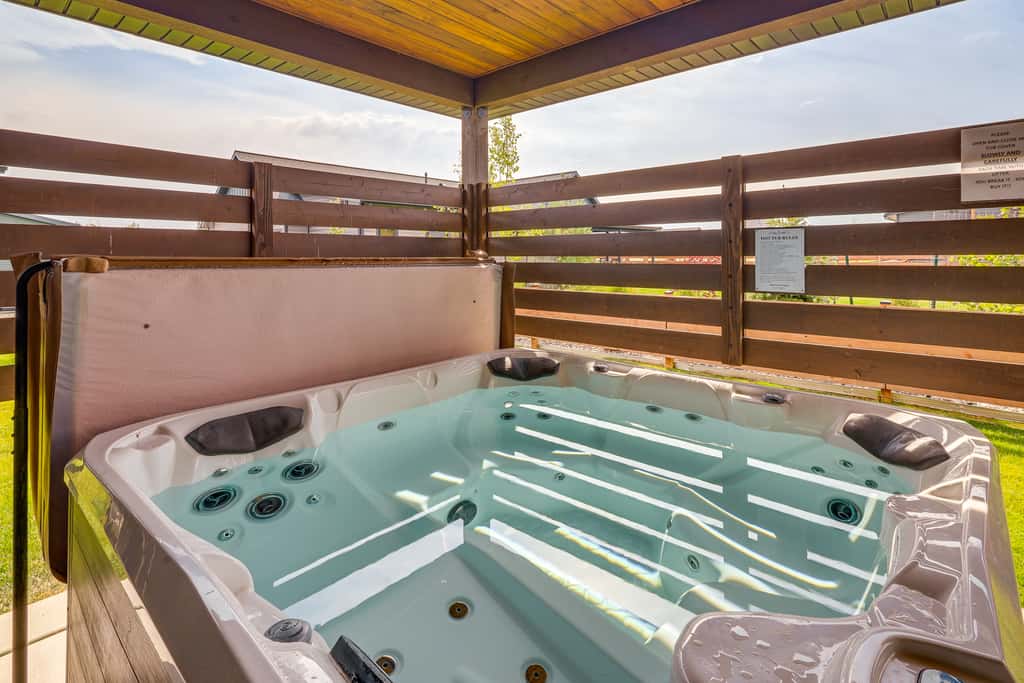 Stylish Montana Vacation Rental w/ Private Hot Tub