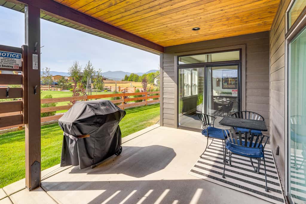 Stylish Montana Vacation Rental w/ Private Hot Tub