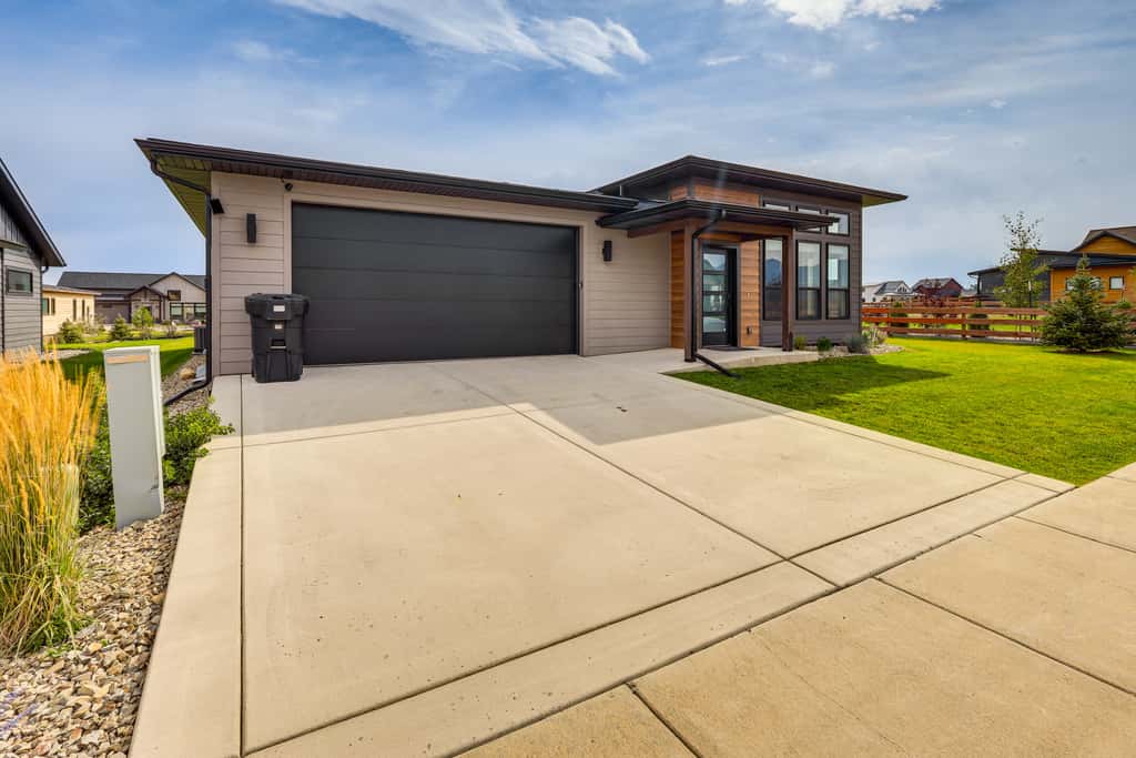 Stylish Montana Vacation Rental w/ Private Hot Tub