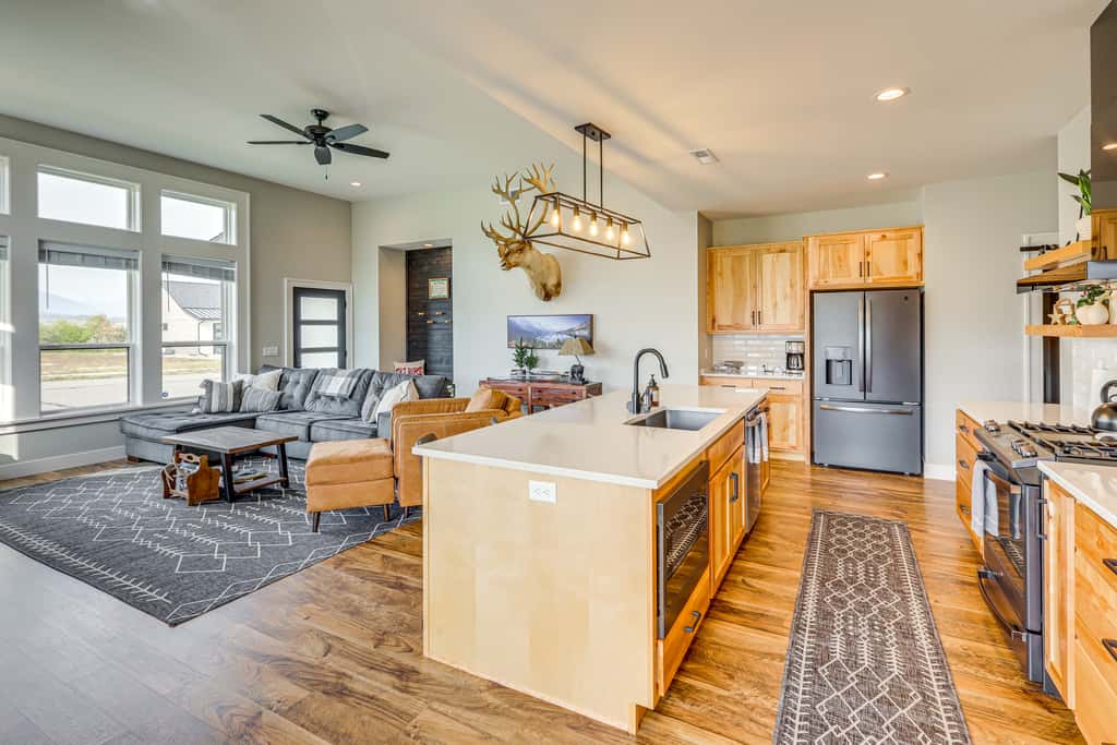 Stylish Montana Vacation Rental w/ Private Hot Tub