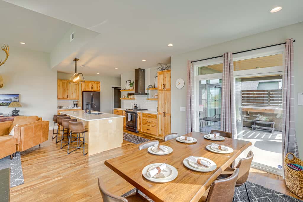 Stylish Montana Vacation Rental w/ Private Hot Tub