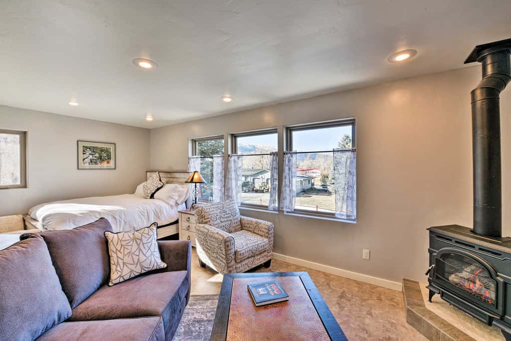 Cozy Mountain Studio By Main Street & Hot Springs!