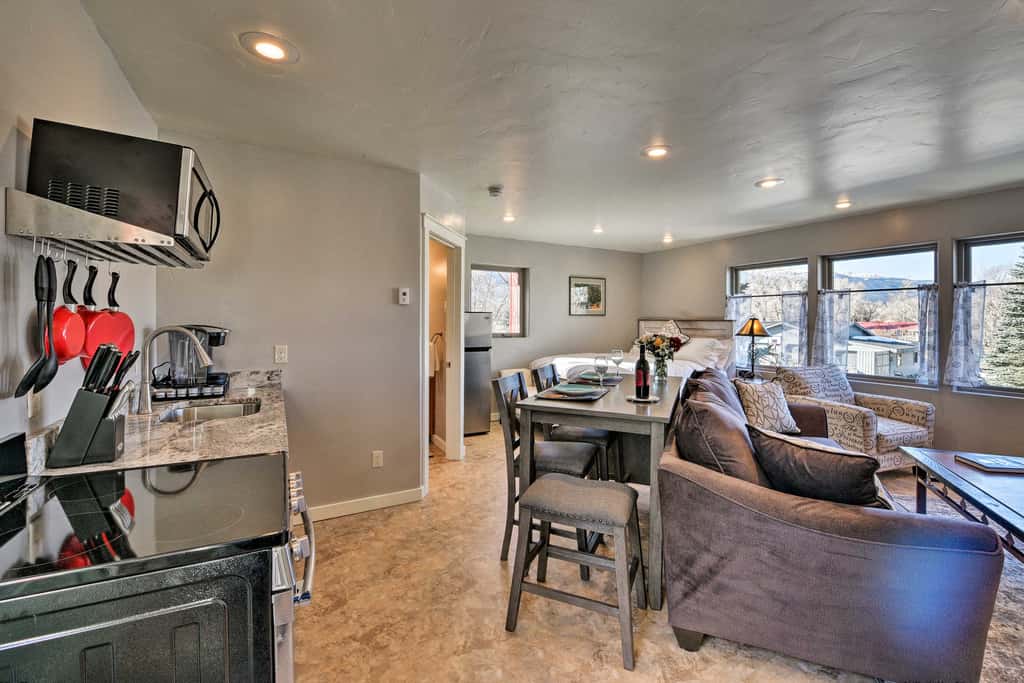 Cozy Mountain Studio By Main Street & Hot Springs!