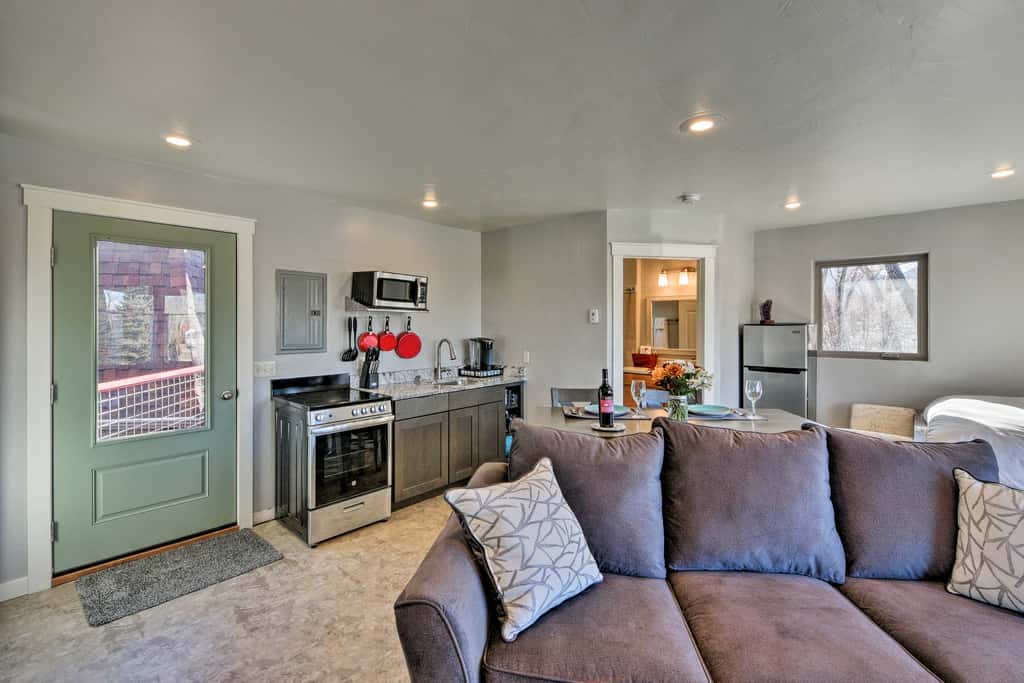 Cozy Mountain Studio By Main Street & Hot Springs!