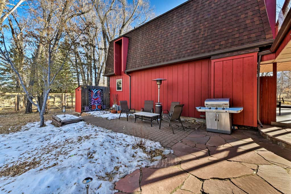 Cozy Mountain Studio By Main Street & Hot Springs!