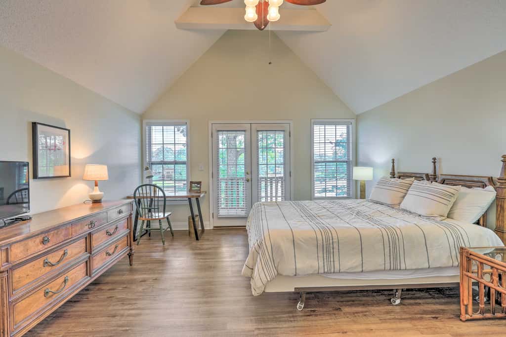 Lakefront Retreat w/ Deep Water + Great Views!