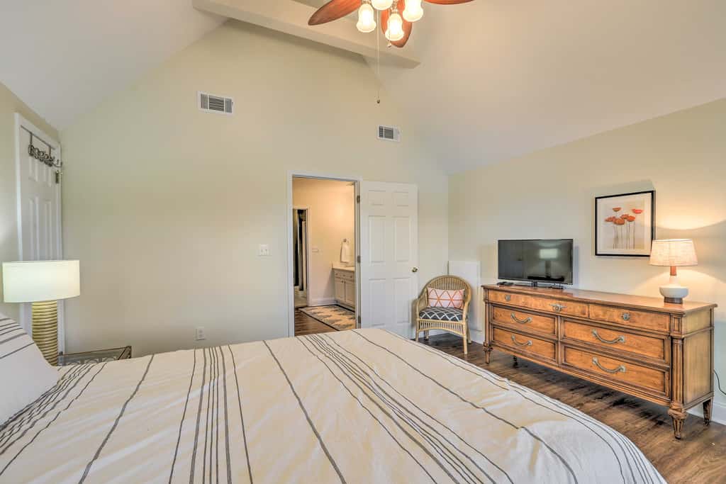 Lakefront Retreat w/ Deep Water + Great Views!