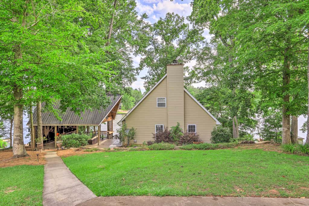 Lakefront Retreat w/ Deep Water + Great Views!