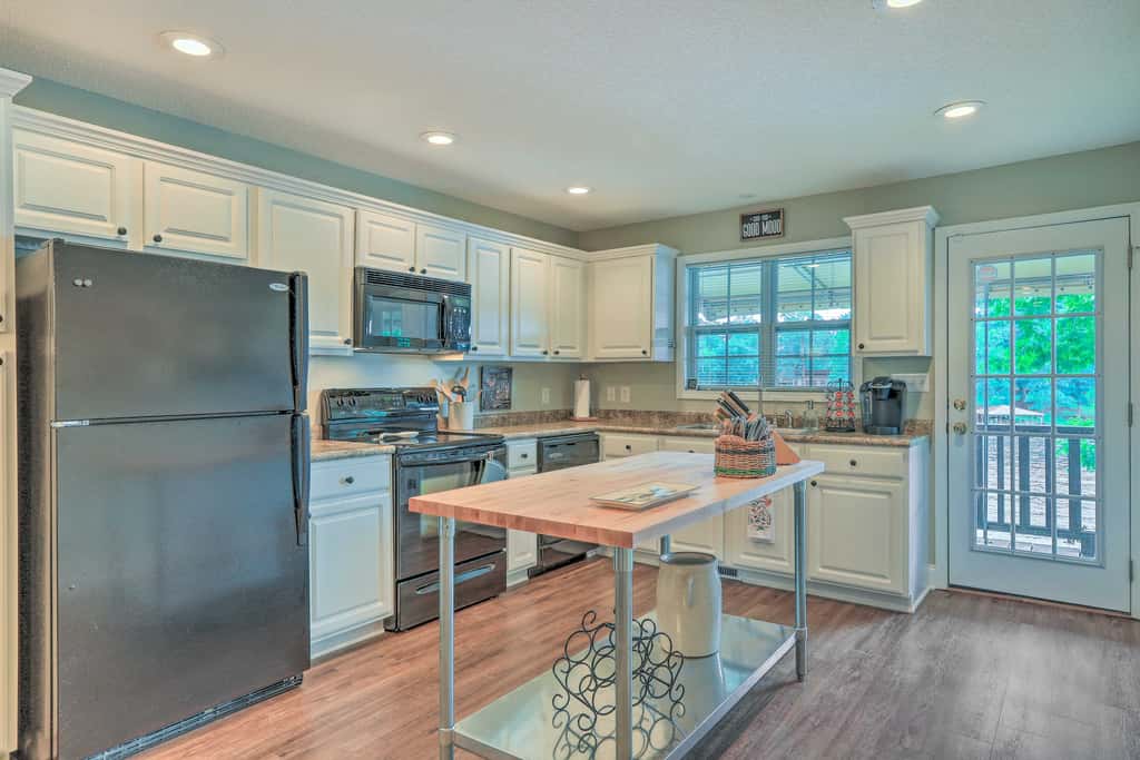 Lakefront Retreat w/ Deep Water + Great Views!