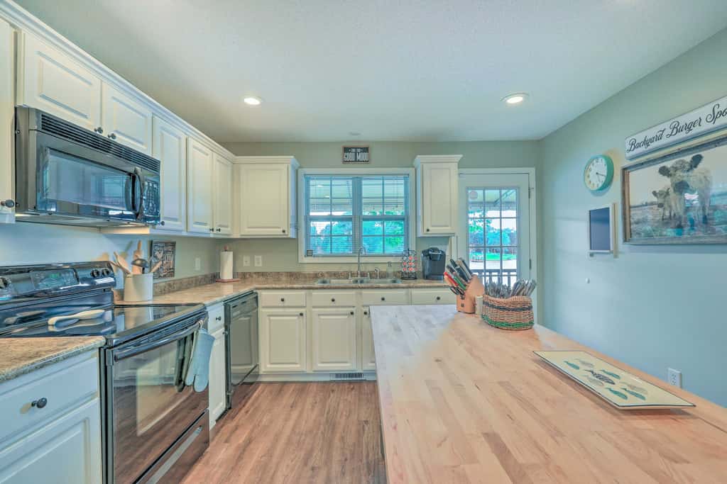 Lakefront Retreat w/ Deep Water + Great Views!