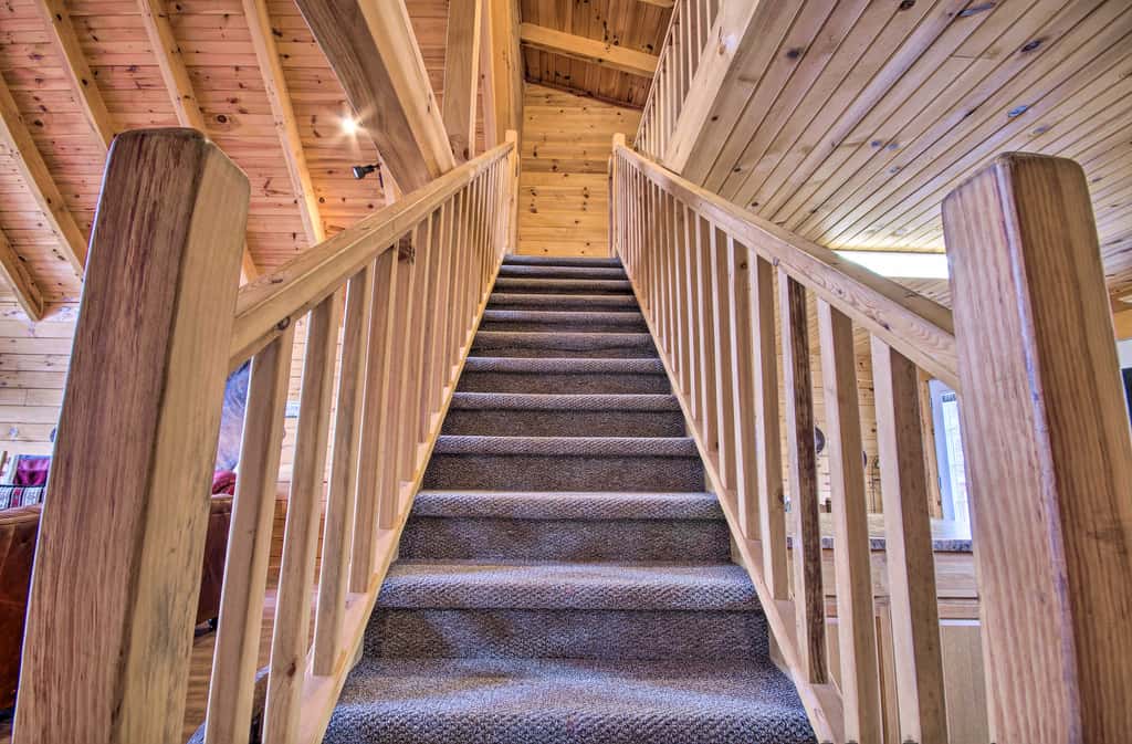 Large Cabin w/ Deck Overlooking Norfork Lake!