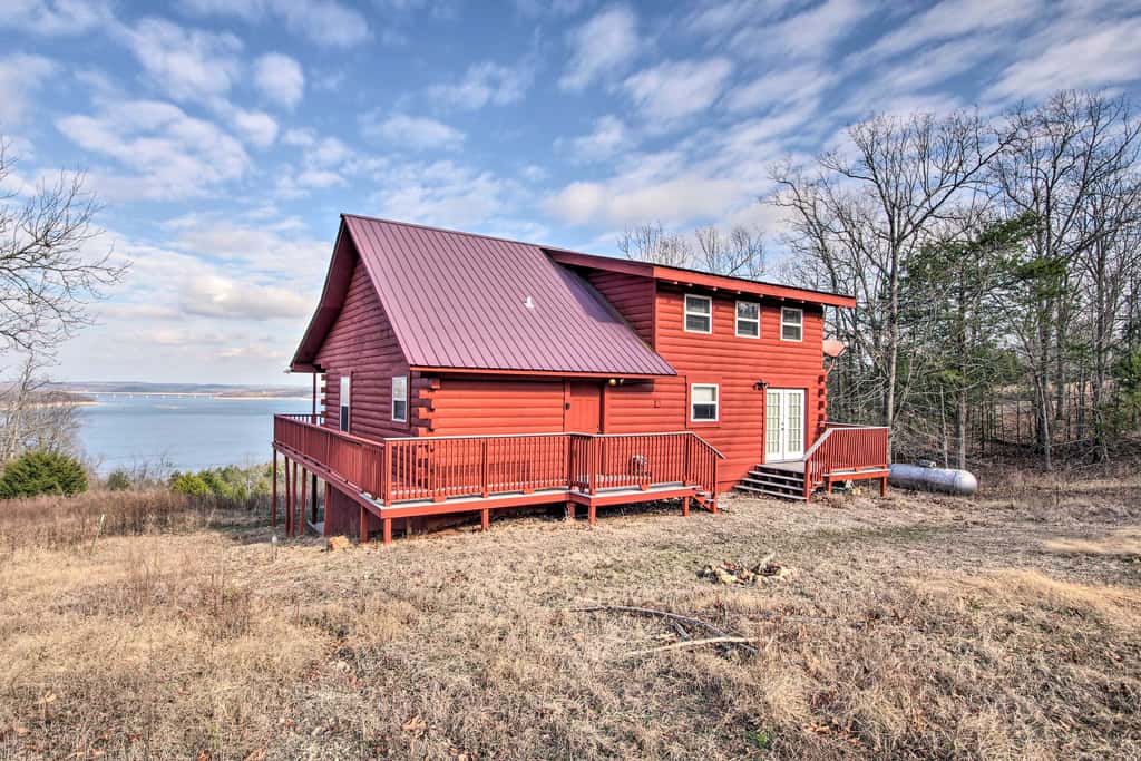 Large Cabin w/ Deck Overlooking Norfork Lake!
