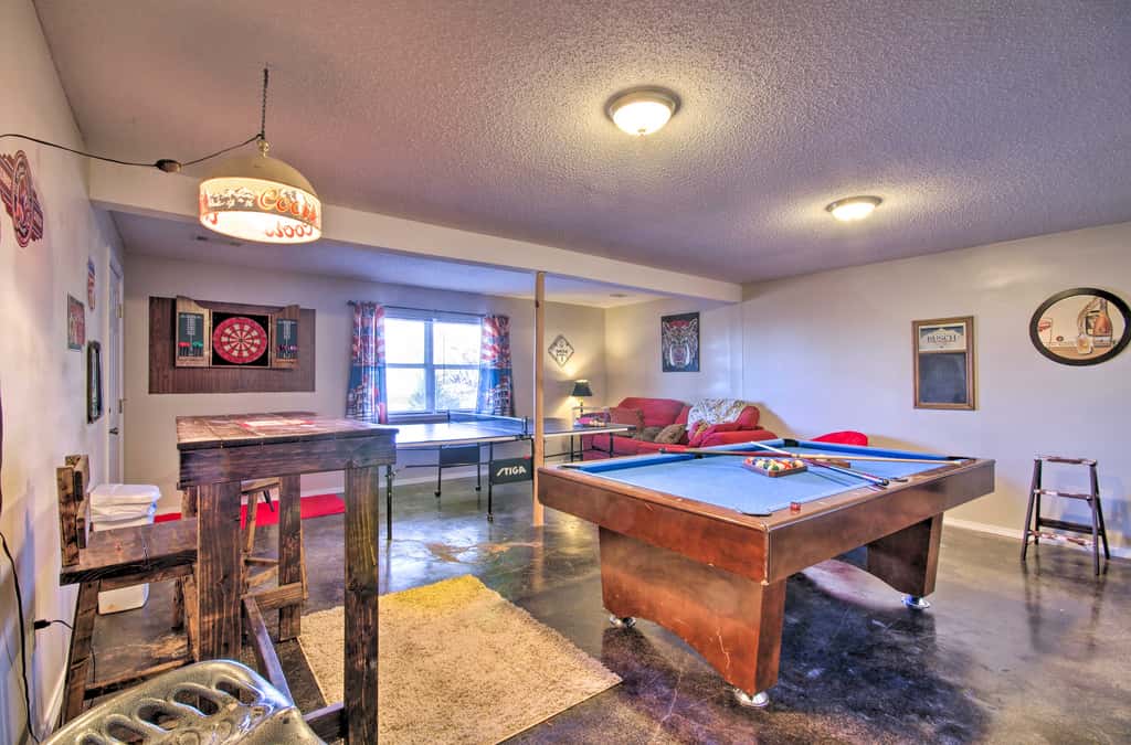 Large Cabin w/ Deck Overlooking Norfork Lake!