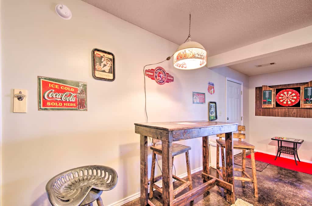 Large Cabin w/ Deck Overlooking Norfork Lake!