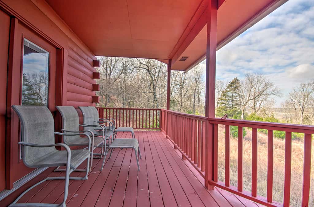 Large Cabin w/ Deck Overlooking Norfork Lake!