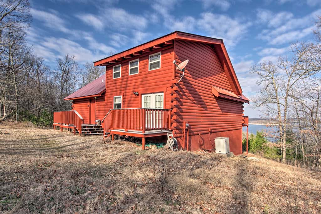 Large Cabin w/ Deck Overlooking Norfork Lake!