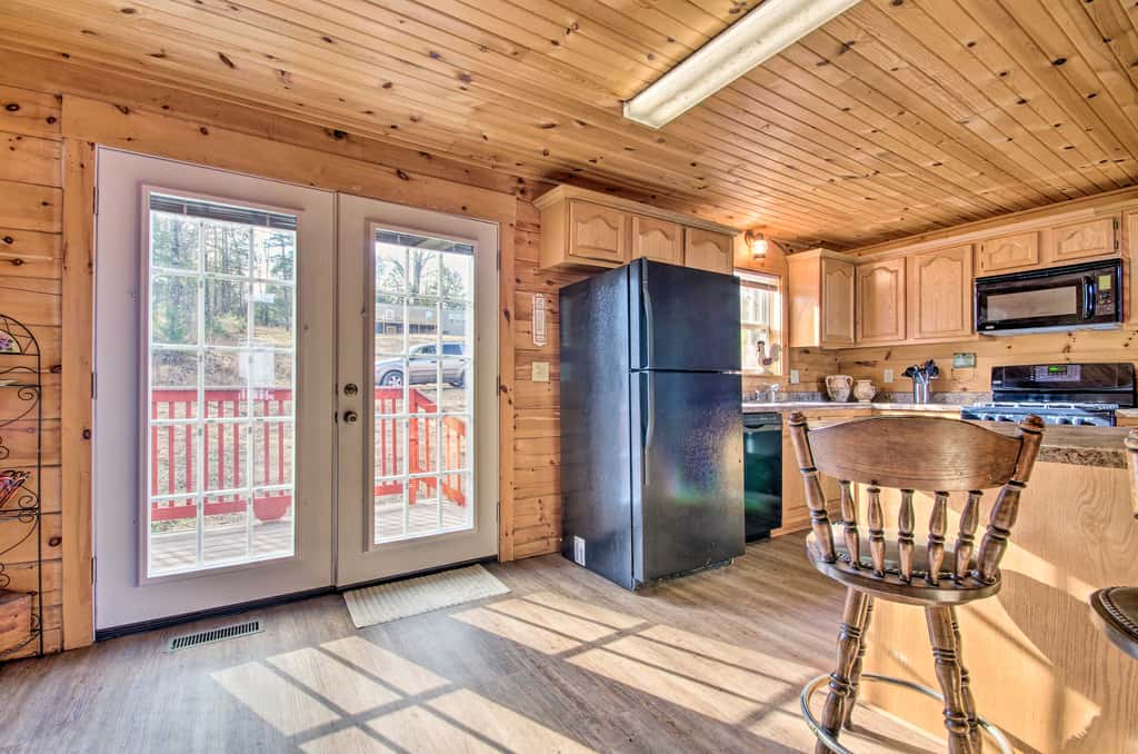 Large Cabin w/ Deck Overlooking Norfork Lake!