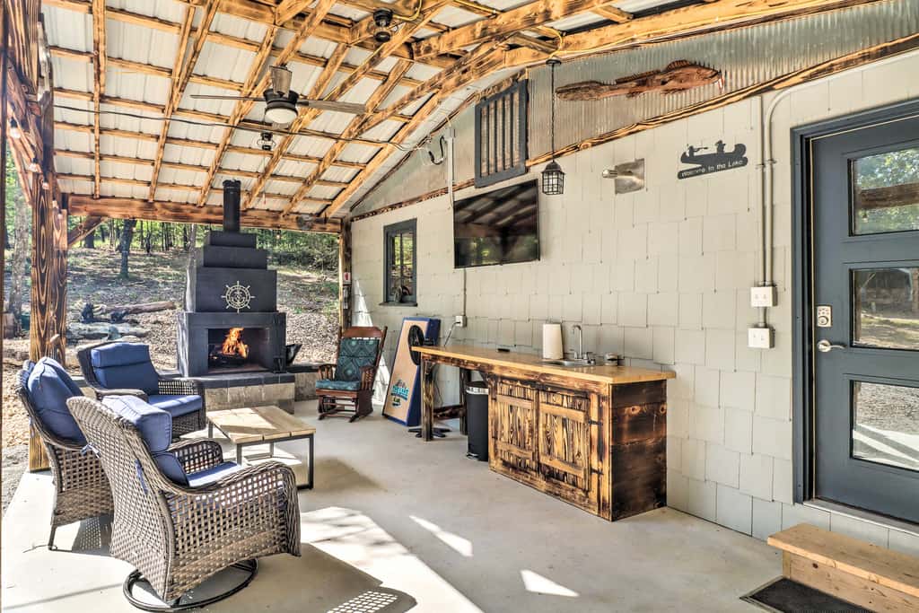 Remodeled Cabin w/ Fire Pit on Norfork Lake!