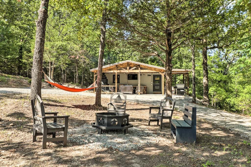 Remodeled Cabin w/ Fire Pit on Norfork Lake!
