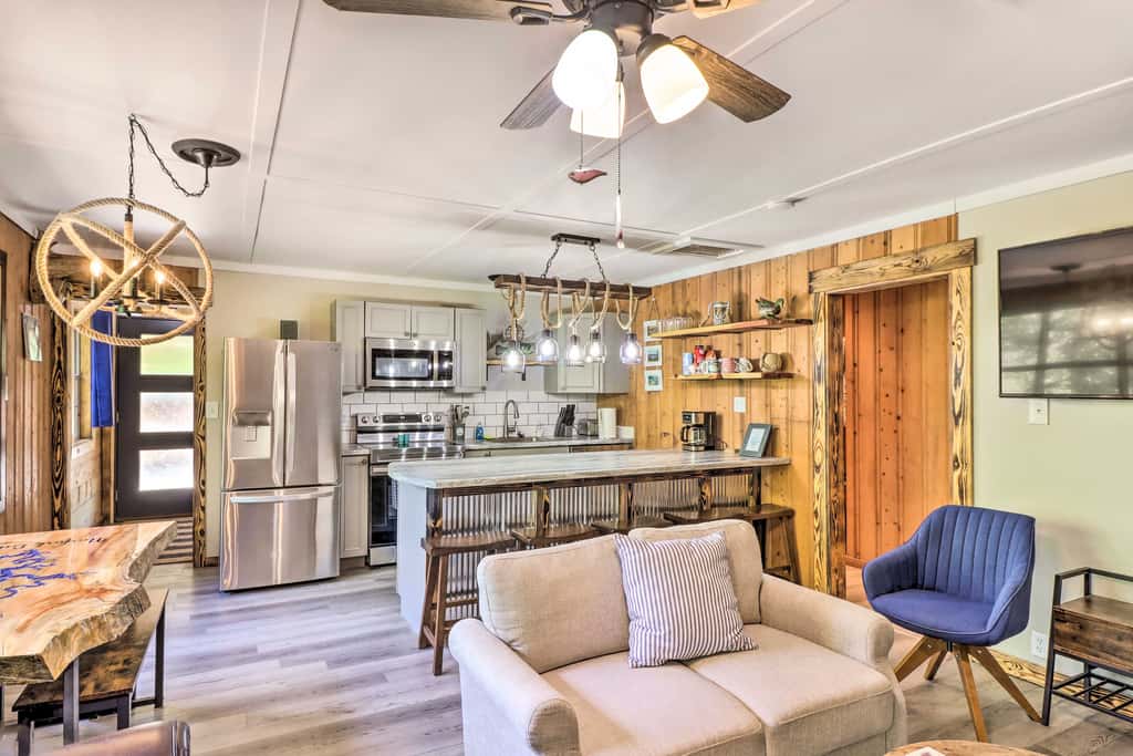 Remodeled Cabin w/ Fire Pit on Norfork Lake!