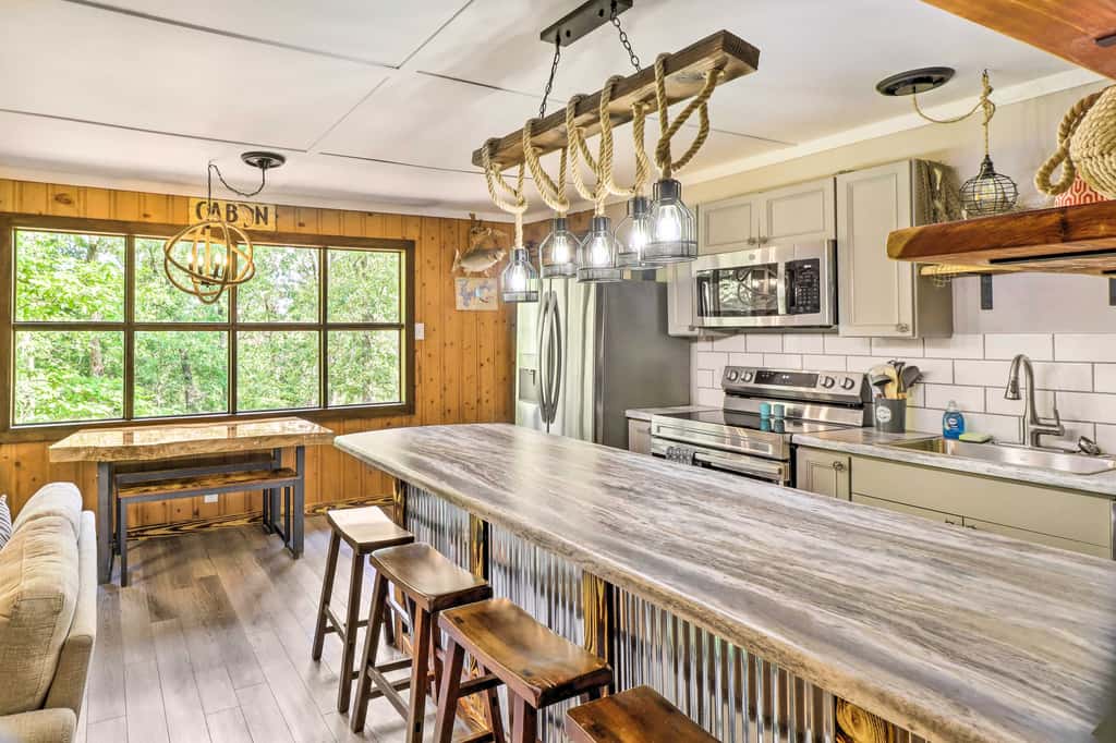 Remodeled Cabin w/ Fire Pit on Norfork Lake!