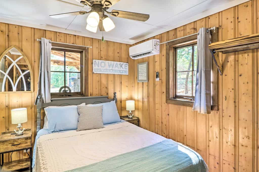 Remodeled Cabin w/ Fire Pit on Norfork Lake!