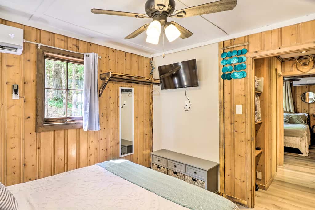 Remodeled Cabin w/ Fire Pit on Norfork Lake!