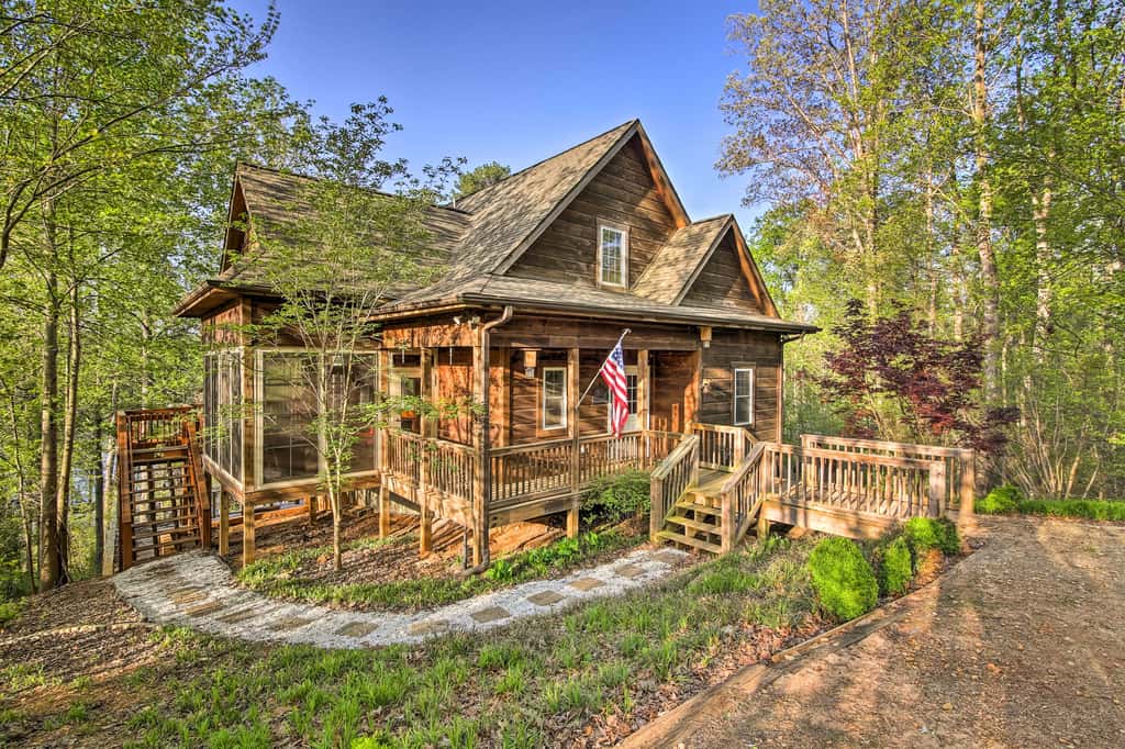 Lakefront South Carolina Abode w/ Deck & Boat Dock