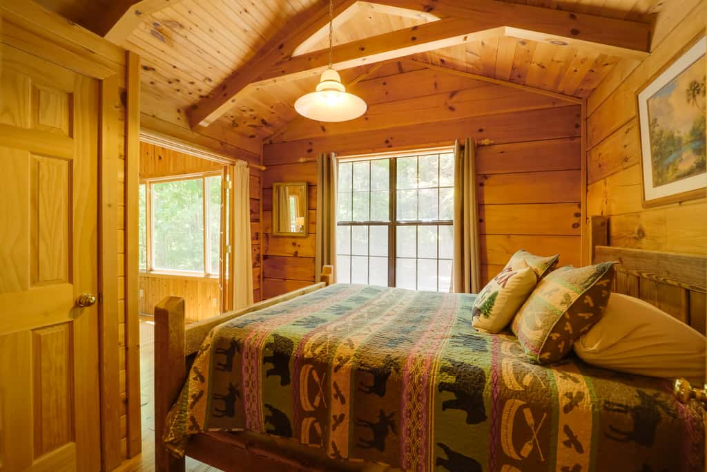 Near Hiking! Couple's Retreat w/ Hot Tub in Marion